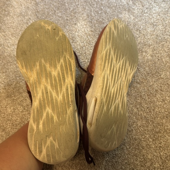 Women’s maroon Nike running shoes - Picture 5 of 5